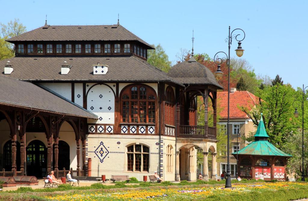 Hotel Camelot Bad Salzbrunn Exterior foto