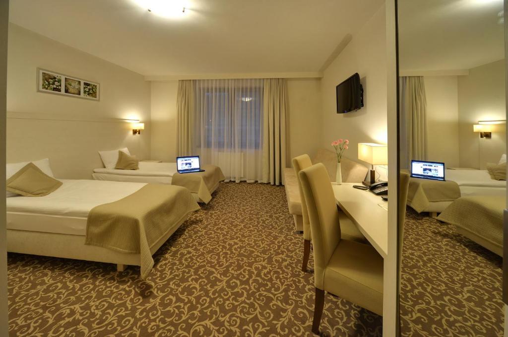 Hotel Camelot Bad Salzbrunn Exterior foto